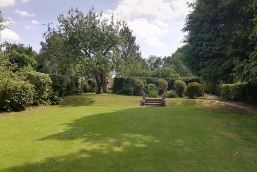 Sycamore Lodge Kent With Ev Zappi Type 2, Swimming Pool For A Fee Sellindge Exterior photo